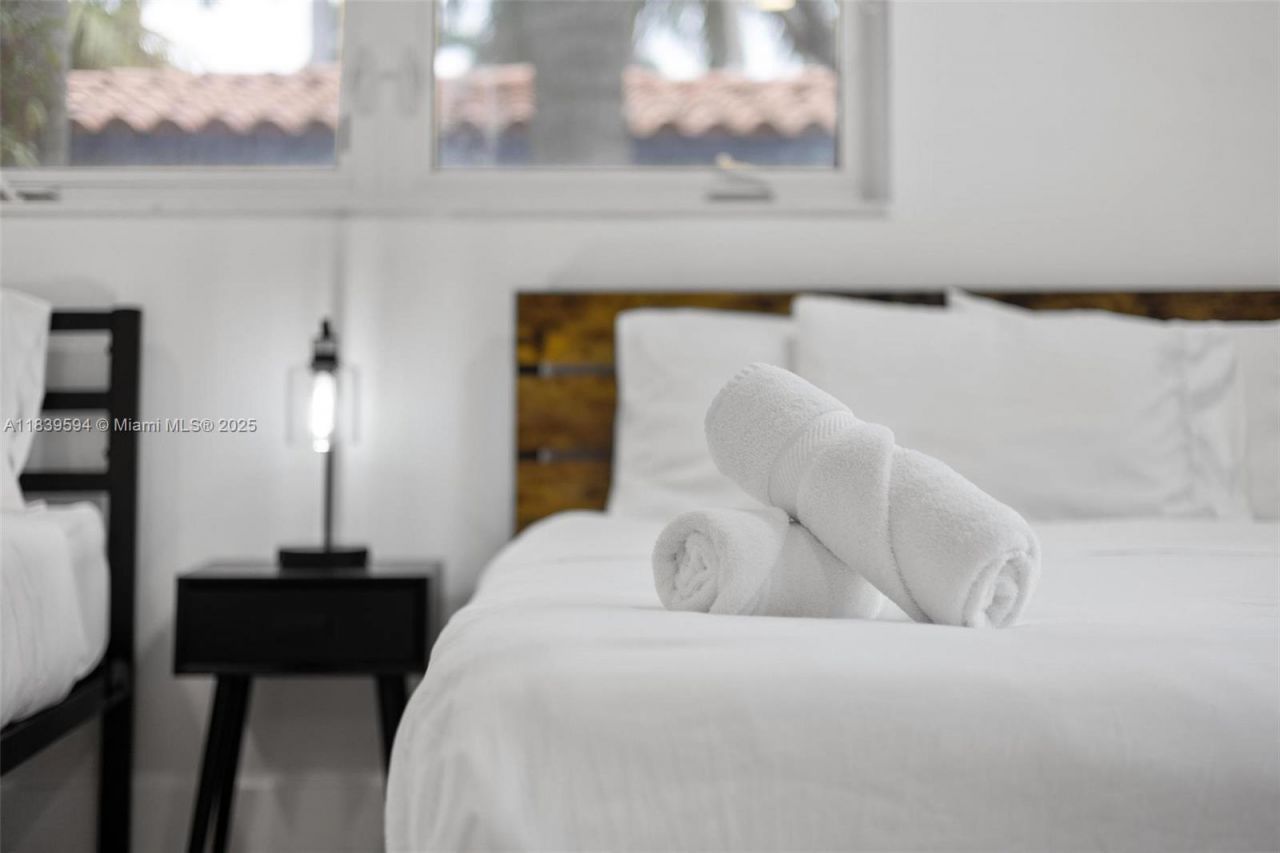 1240 Jefferson St, Hollywood, FL 33019 Photo