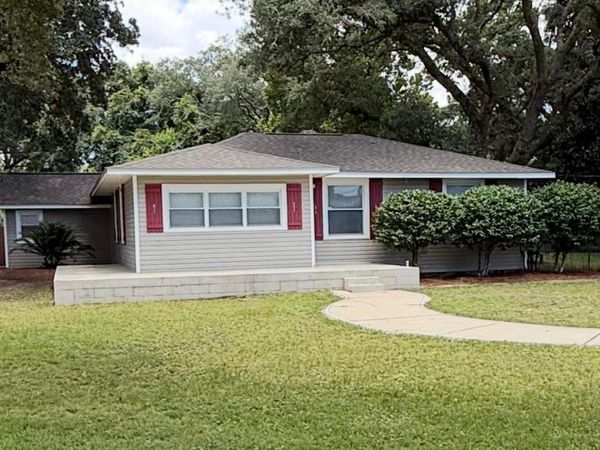 202 Edgewater Dr, Pensacola, FL 32507