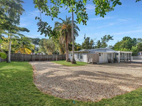 28 Tarpon Avenue, KEY LARGO, FL 33037