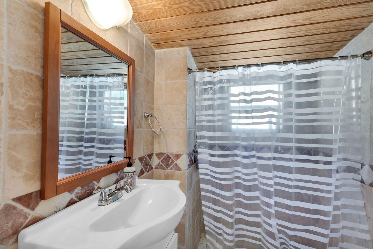 28 Tarpon Avenue, Key Largo, FL 33037 Photo