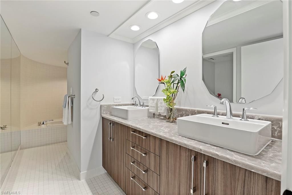 4751 Gulf Shore Blvd N, Unit 1408, Naples, FL 34103 Photo