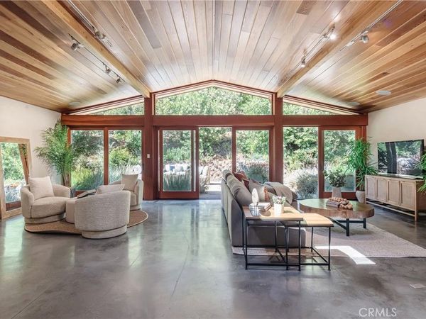 2 Chuckwagon Road, Rolling Hills, CA 90274