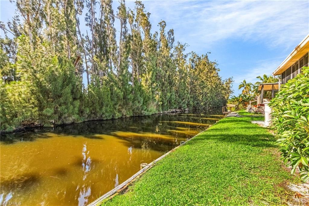 7084 Drum Dr, Saint James City, FL 33956 Photo