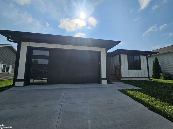 1550 Edgewood Drive, Carroll, IA 51401