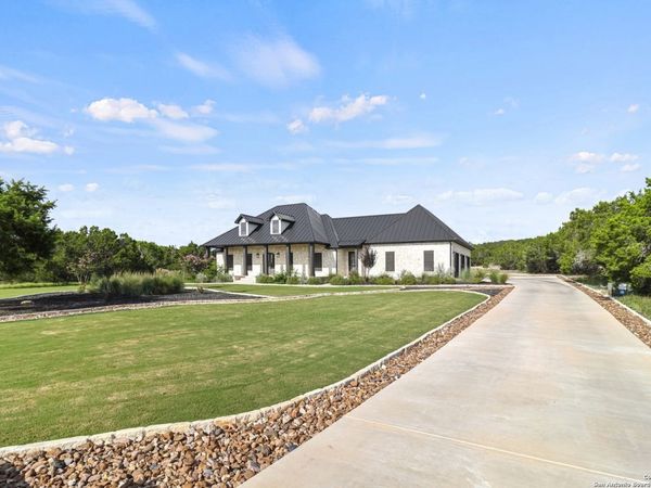 1687 Noble Trl, Canyon Lake, TX 78133