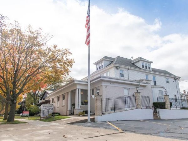 213 Crawford Avenue, Dixon, IL 61021