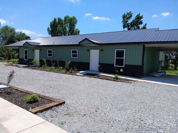 180 E Doughty Street , Colcord, OK 74338