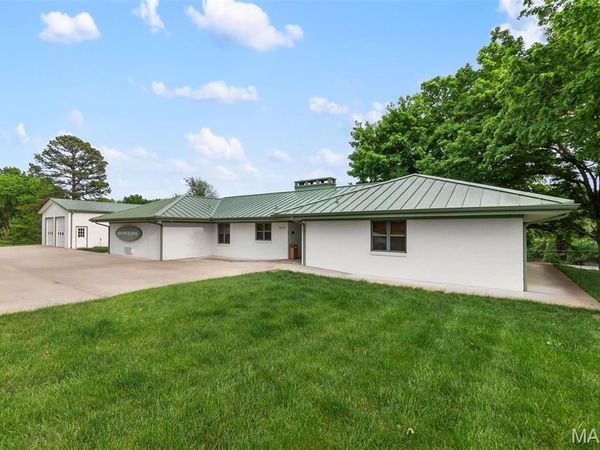 1605 Old Cape Road, Jackson, MO 63755