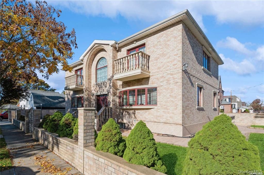 166-21 Goethals Avenue, Jamaica Estates, NY 11432 Main Photo