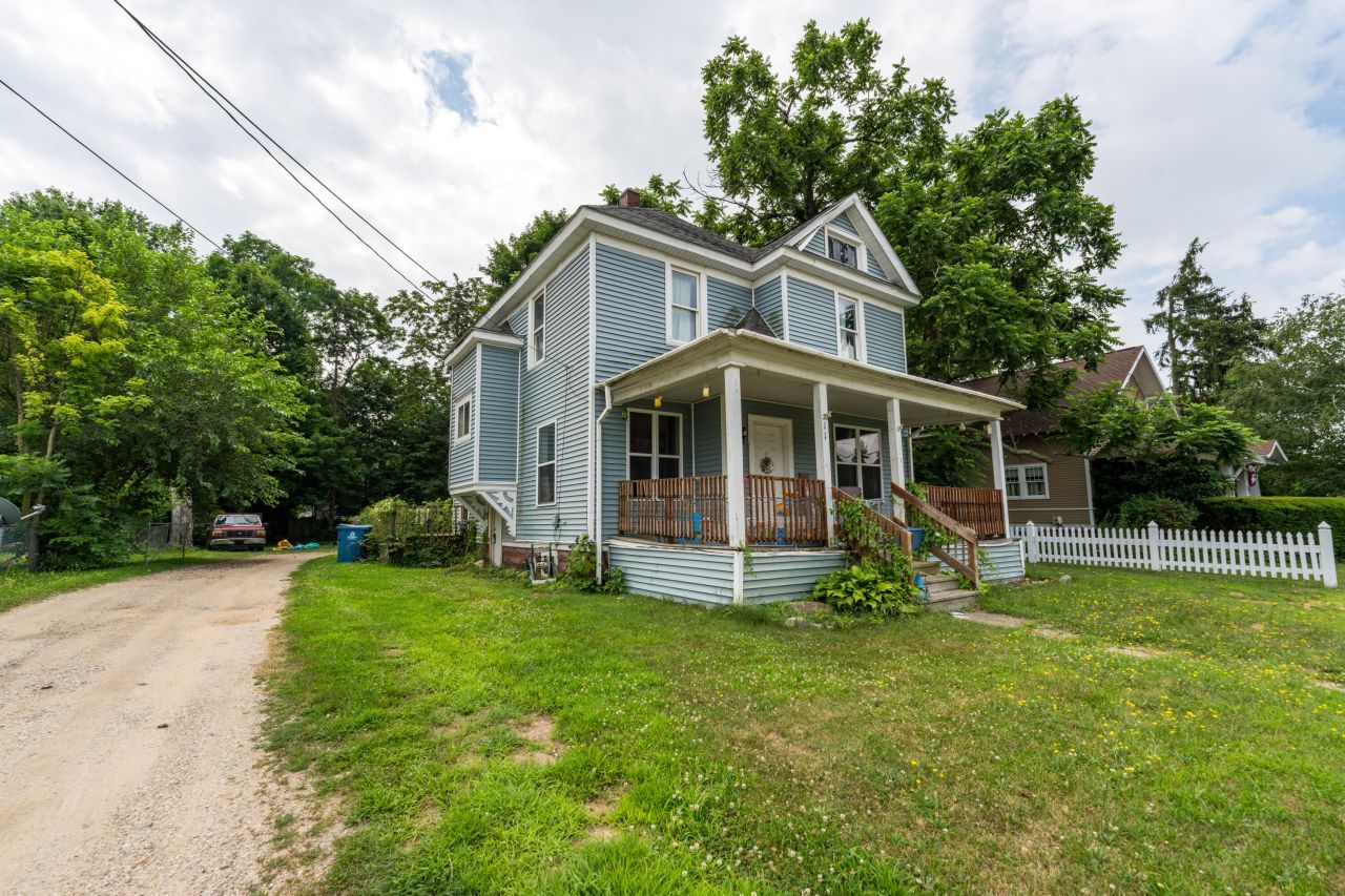 211 W Delaware Street, Decatur, MI 49045 Main Photo