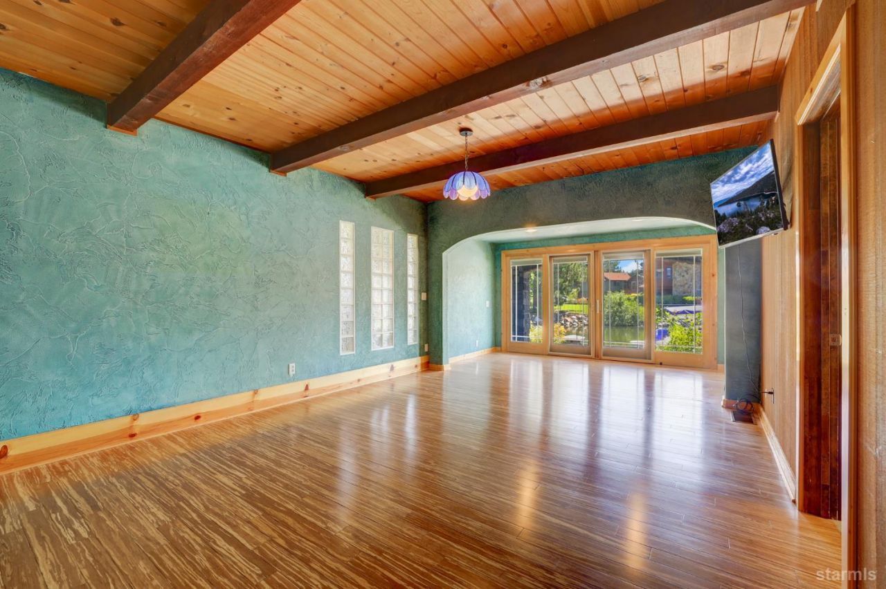 1932 Kokanee Way, South Lake Tahoe, CA 96150 Photo