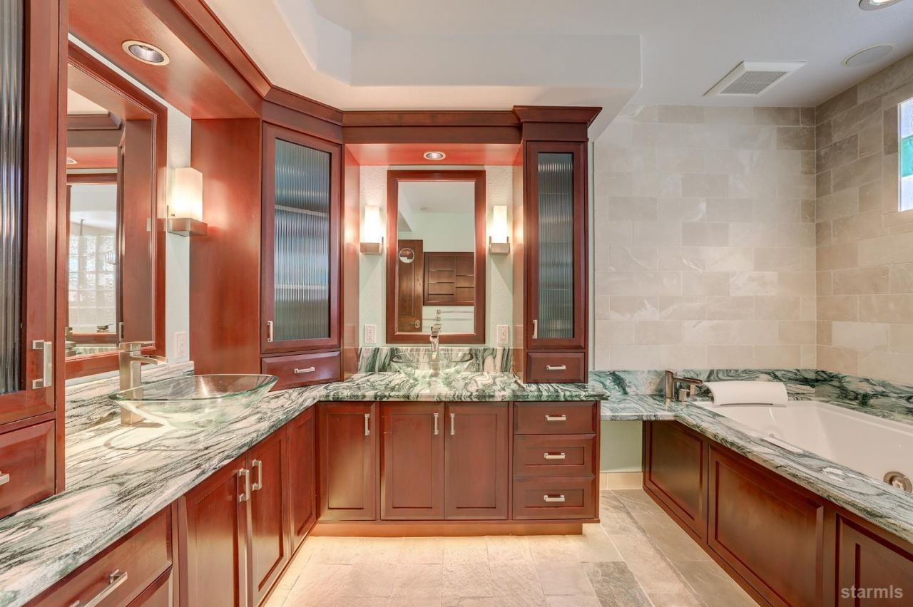 1932 Kokanee Way, South Lake Tahoe, CA 96150 Photo