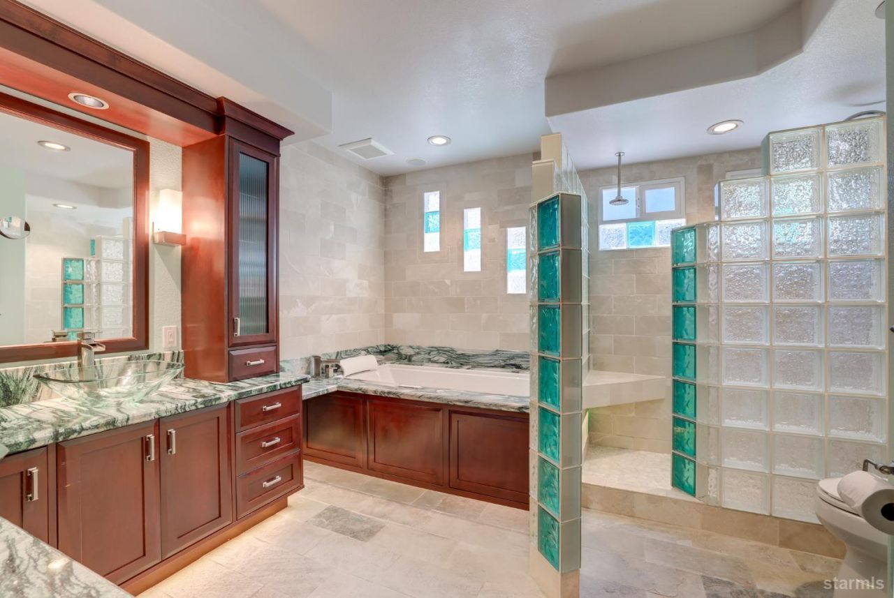 1932 Kokanee Way, South Lake Tahoe, CA 96150 Photo