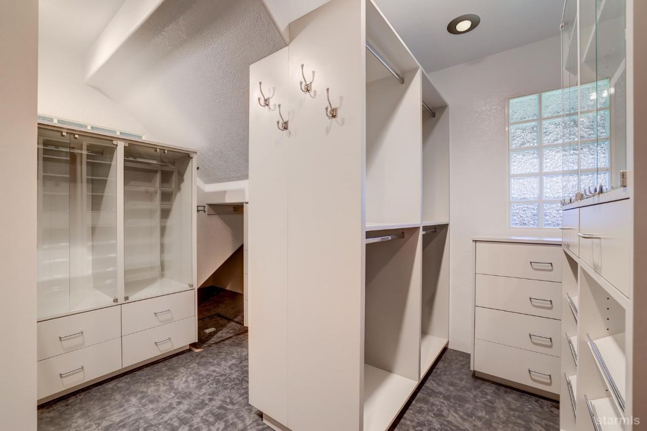 1932 Kokanee Way, South Lake Tahoe, CA 96150 Photo