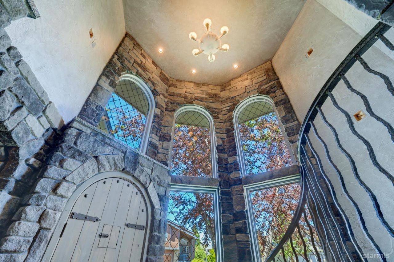 1932 Kokanee Way, South Lake Tahoe, CA 96150 Photo