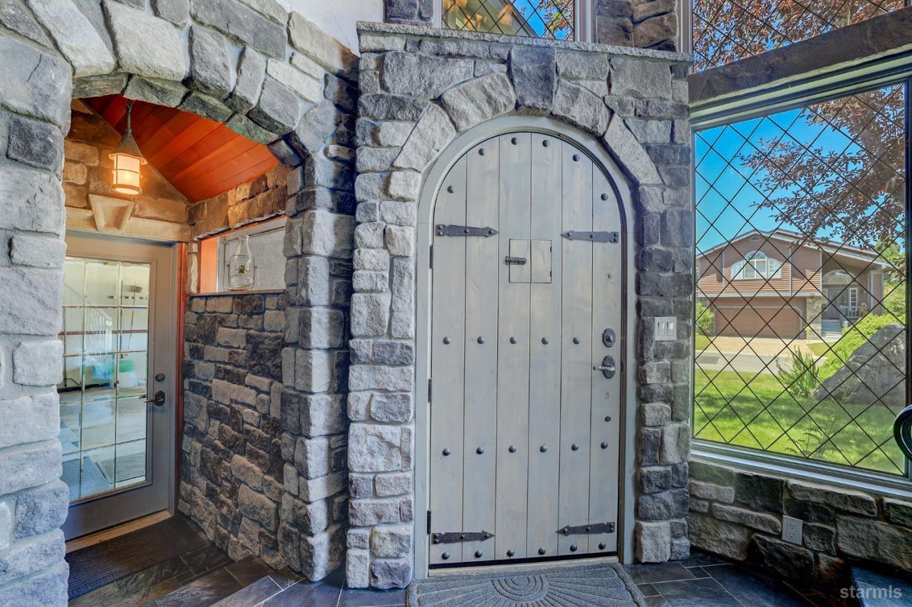 1932 Kokanee Way, South Lake Tahoe, CA 96150 Photo