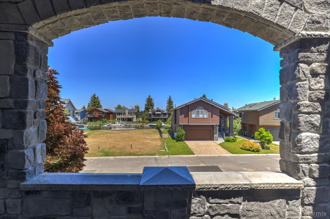 1932 Kokanee Way, South Lake Tahoe, CA 96150 Photo