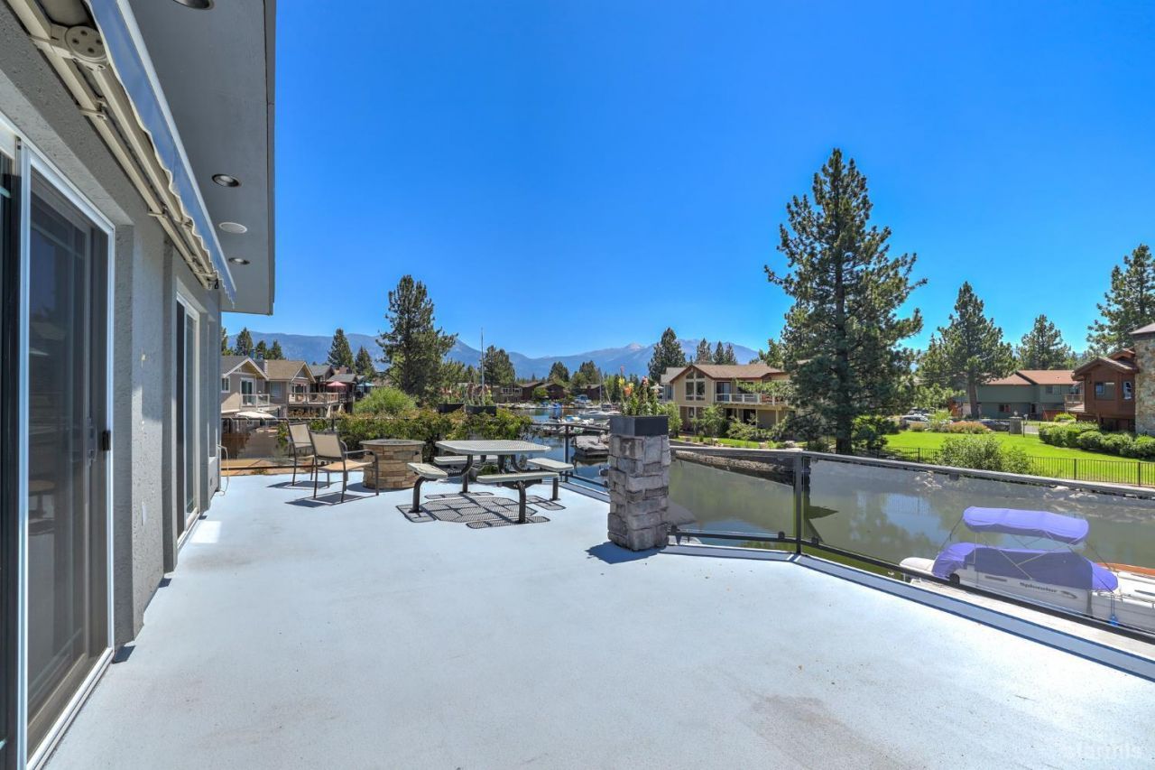 1932 Kokanee Way, South Lake Tahoe, CA 96150 Photo