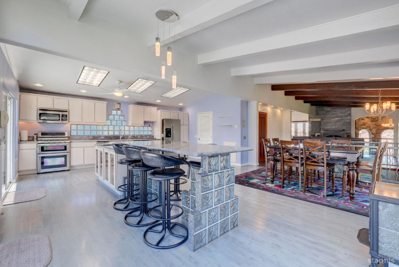 1932 Kokanee Way, South Lake Tahoe, CA 96150 Photo