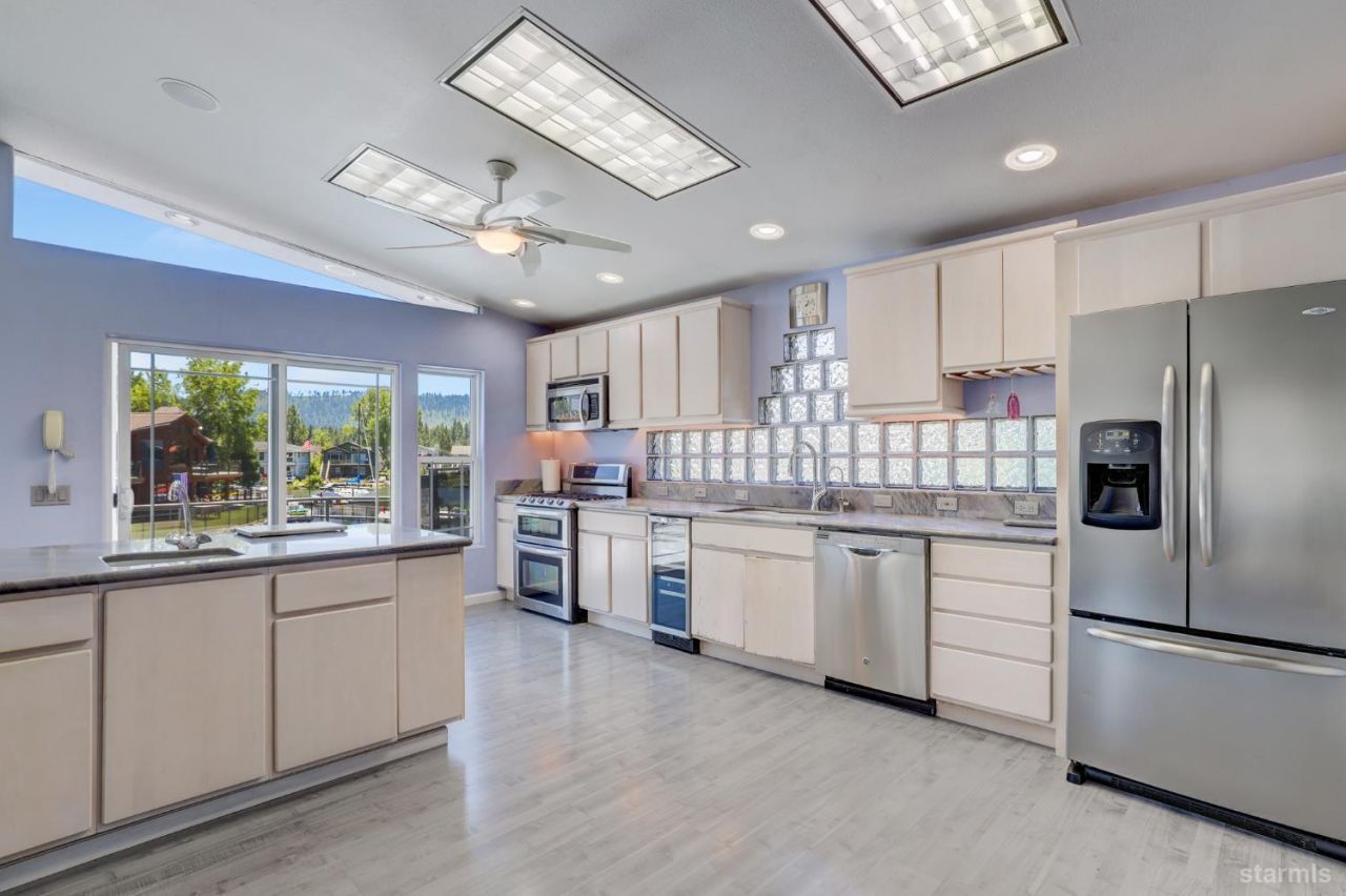 1932 Kokanee Way, South Lake Tahoe, CA 96150 Photo