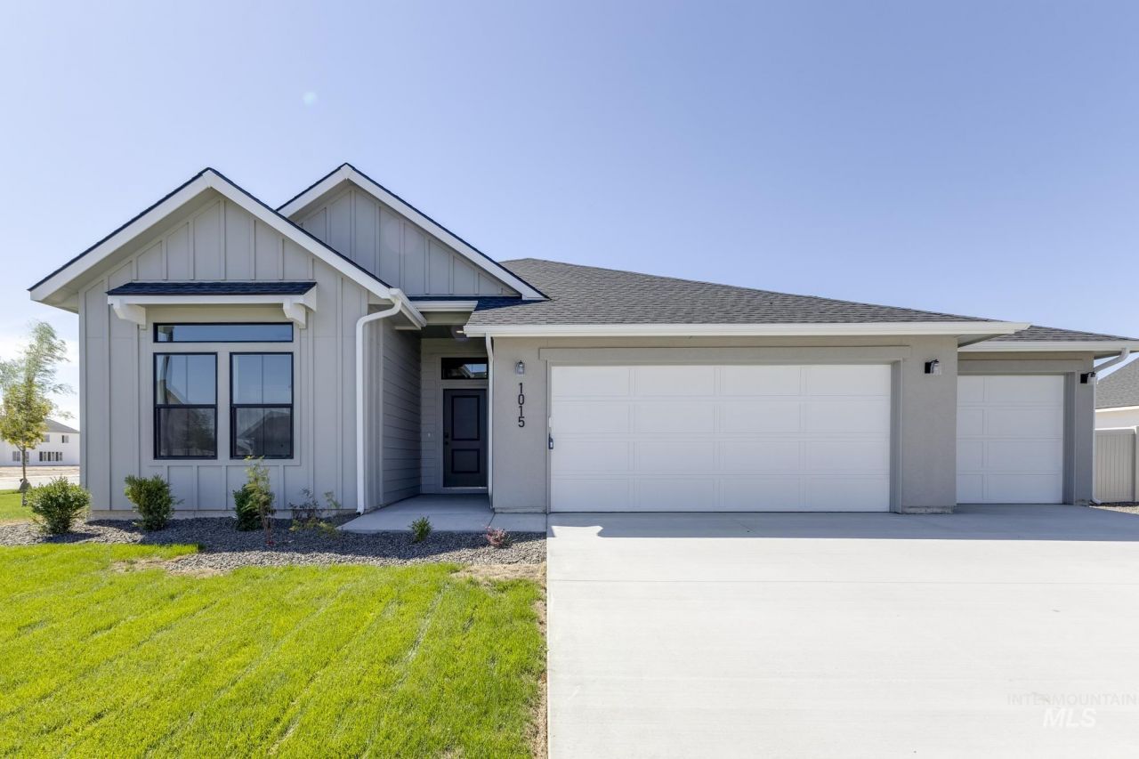 1015 E Perjue Basin Dr, Nampa, ID 83686 Main Photo