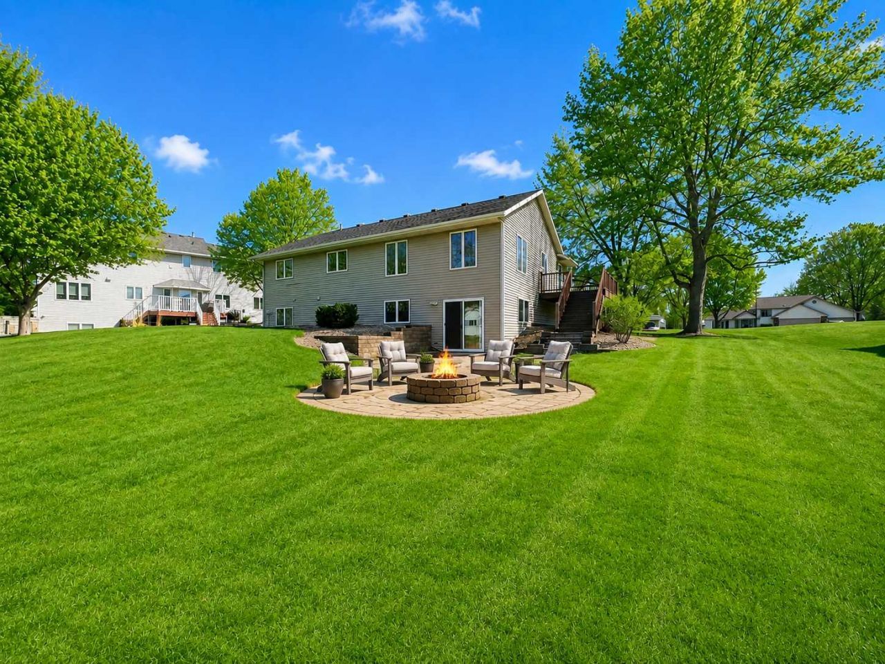 2210 9th Avenue Se, Willmar, MN 56201 Main Photo