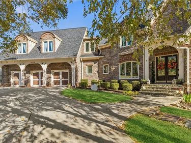 4826 Rose Heights Drive, Flowery Branch, GA 30542