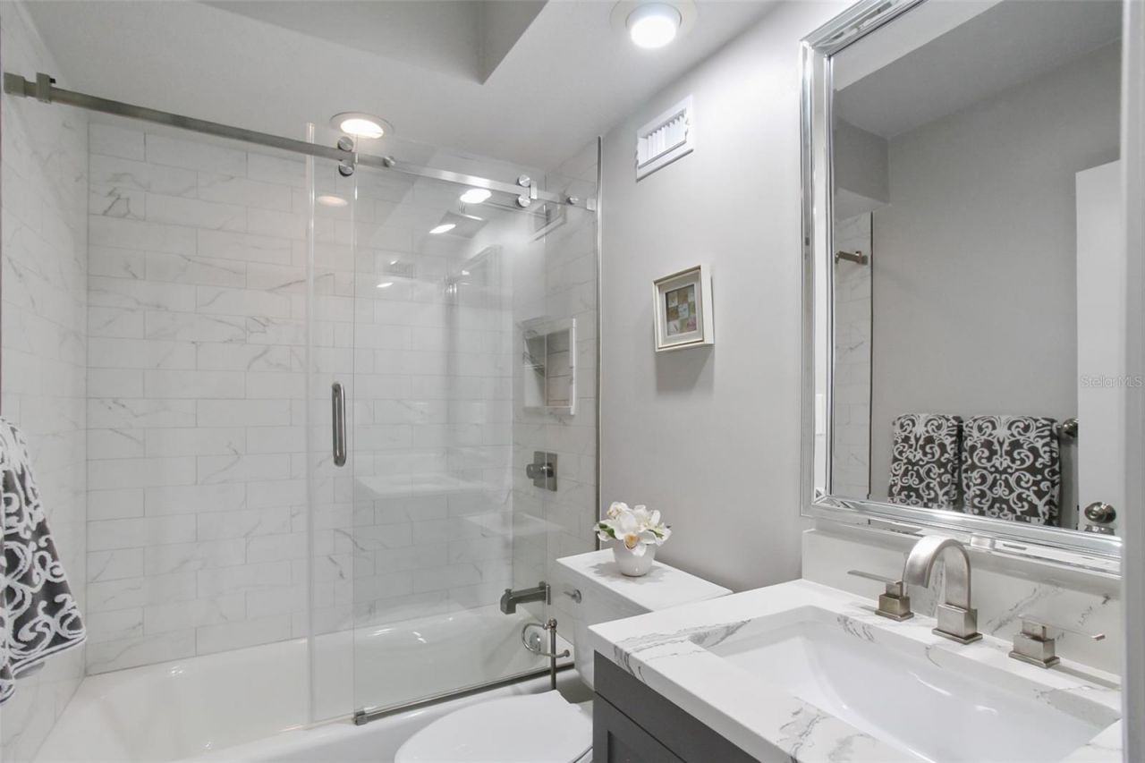 1050 Longboat Club Road, Unit 702, Longboat Key, FL 34228 Photo