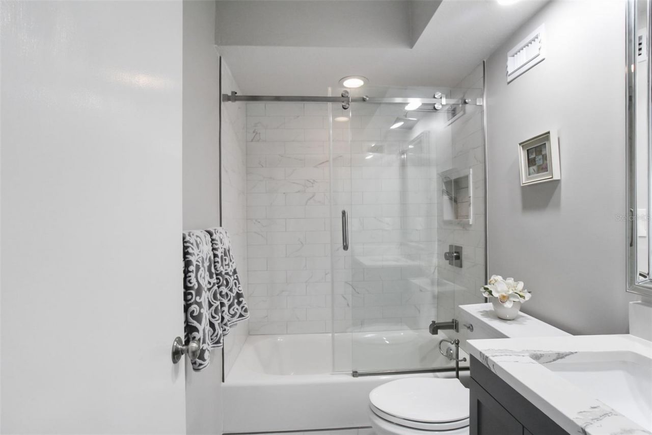 1050 Longboat Club Road, Unit 702, Longboat Key, FL 34228 Photo