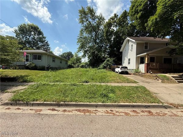 1874 Adelaide Boulevard, Akron, OH 44305