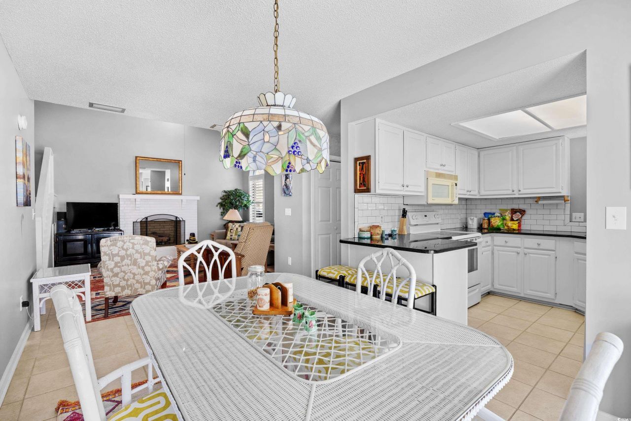 1004 Edge Dr. Photo 11