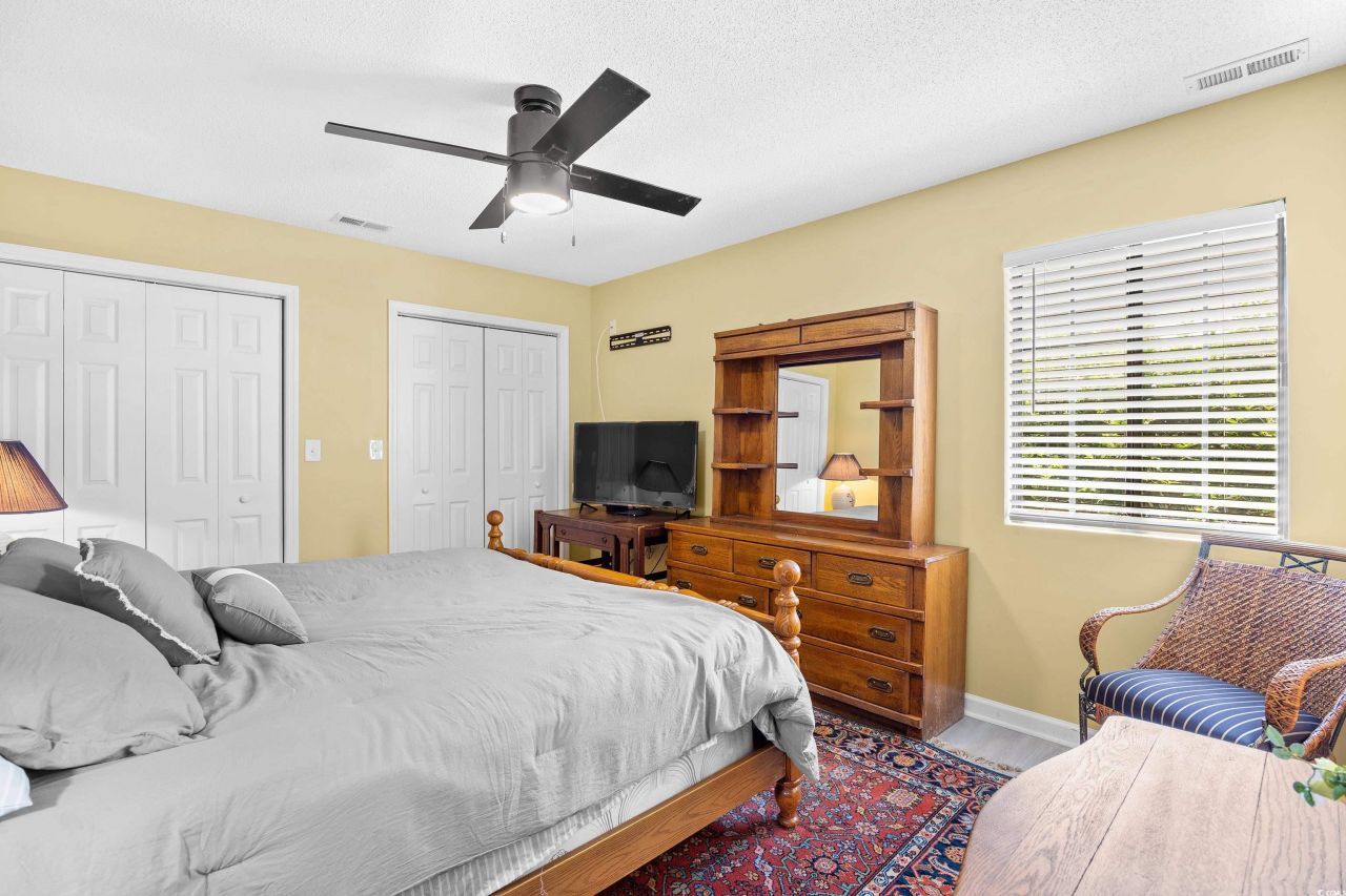 1004 Edge Dr. Photo 22