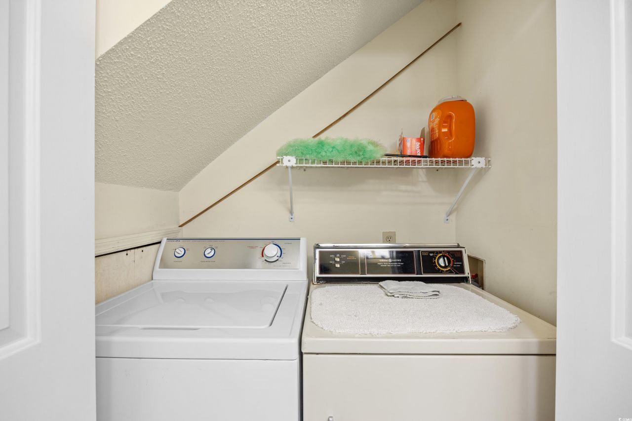 1004 Edge Dr. Photo 24