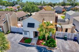 1004 Edge Dr. photo 4