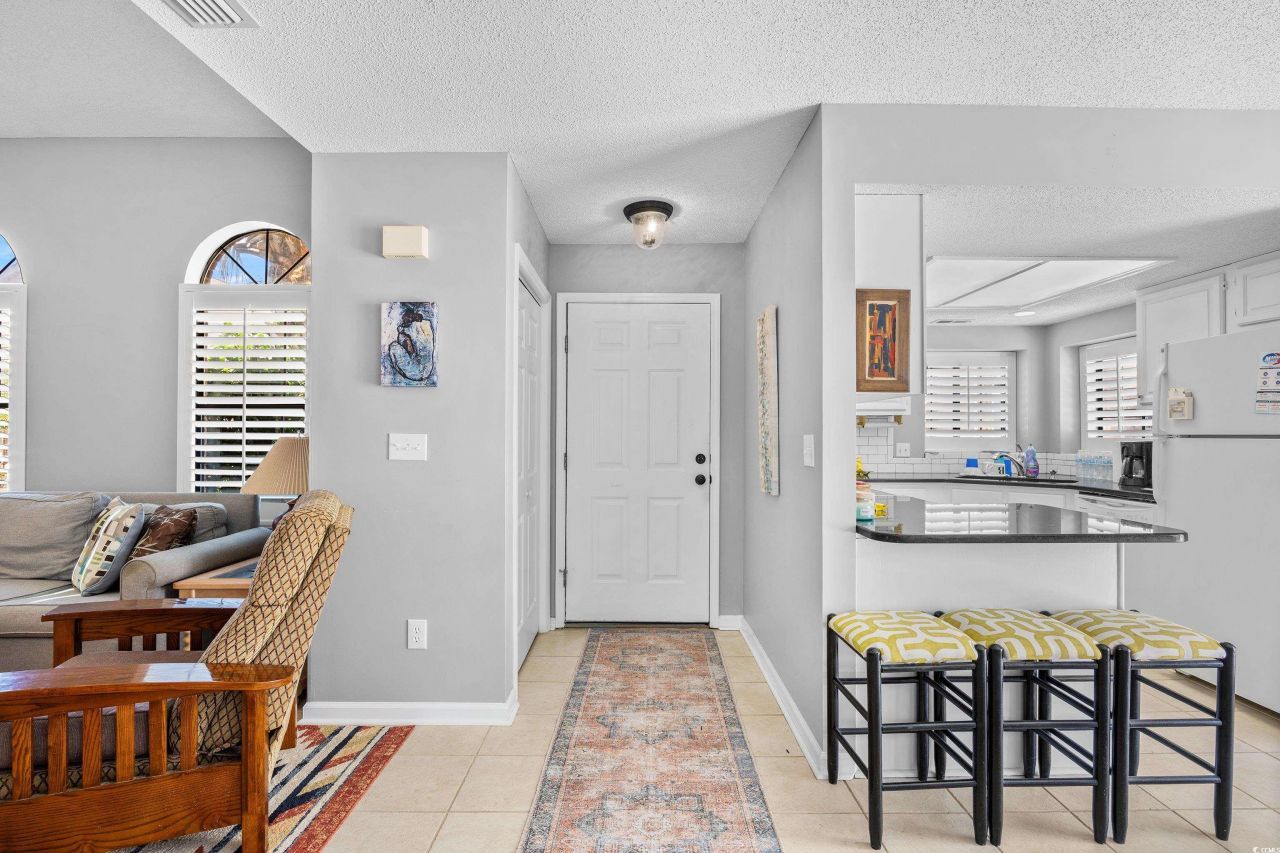 1004 Edge Dr. Photo 6