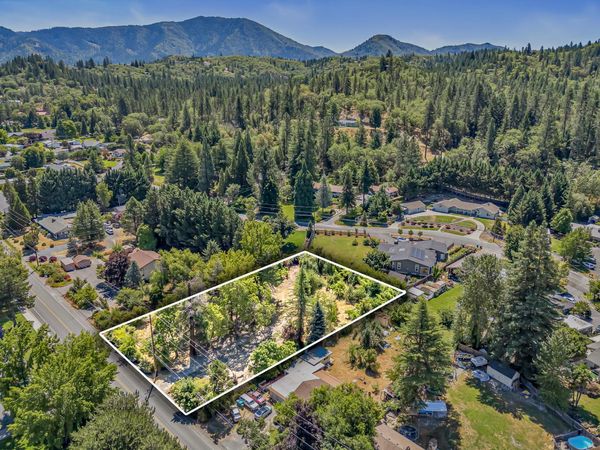 681 W Harbeck Road, Grants Pass, OR 97527