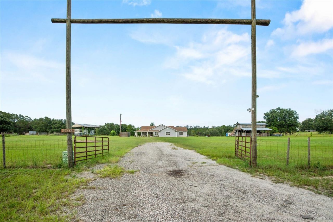 41636 Outlaw Lane, Weirsdale, FL 32195 Photo