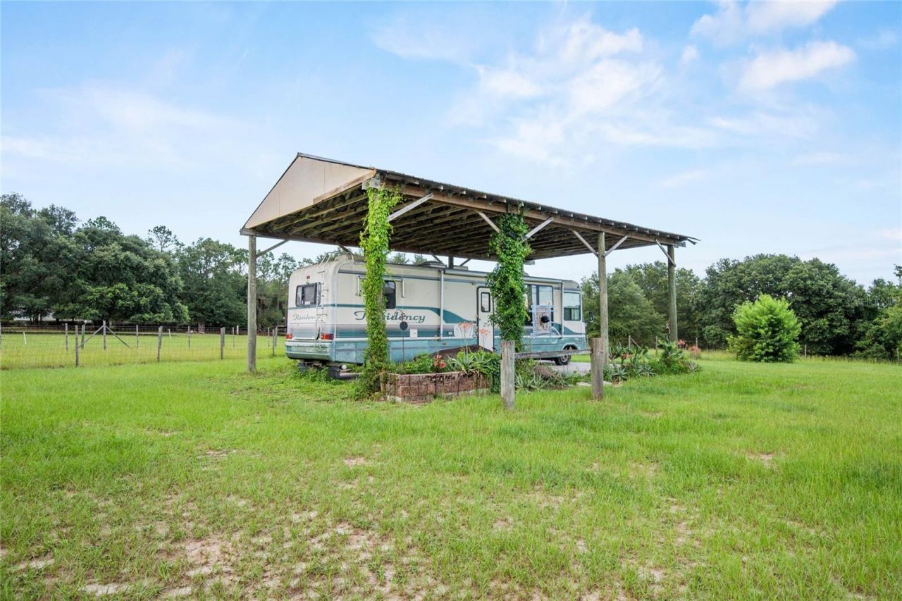 41636 Outlaw Lane, Weirsdale, FL 32195 Photo