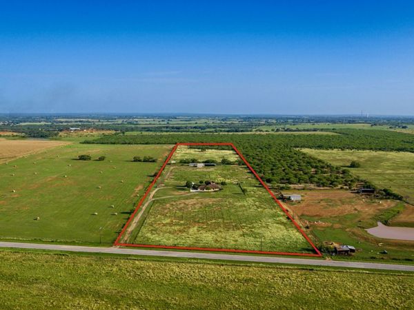 2387 Fm 537, Floresville, TX 78114