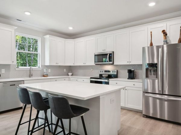 40 AVONWOODS DR, STAUNTON, VA 24401