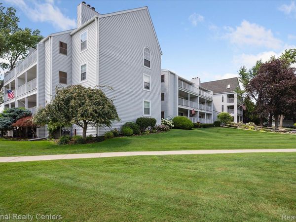 3559 Port Cove Drive, Unit 17, Waterford Township, Mi 48328
