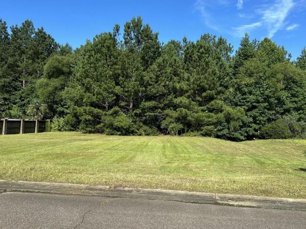 Belle Vallee Dr, Columbus, MS 39705