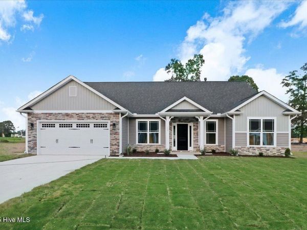 102 Manchester Court, La Grange, NC 28551
