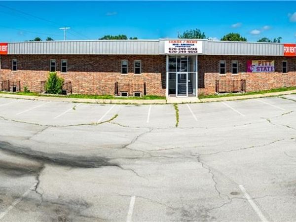 2807 N Broadway Street, Pittsburg, KS 66762