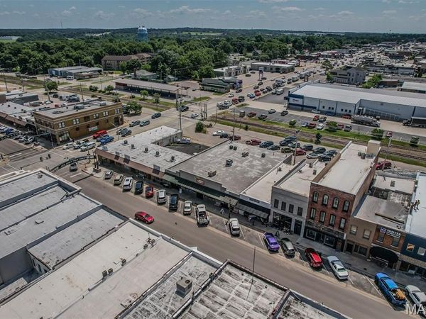 112 W Commercial Street, Lebanon, MO 65536