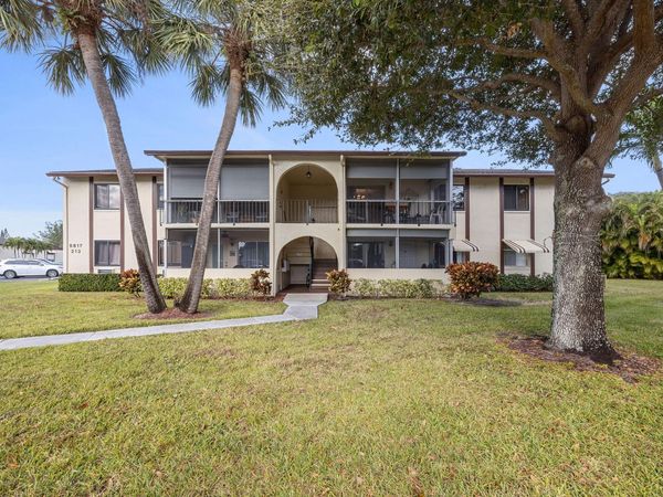 5817 La Pinata Boulevard, Unit D-2, Greenacres, FL 33463