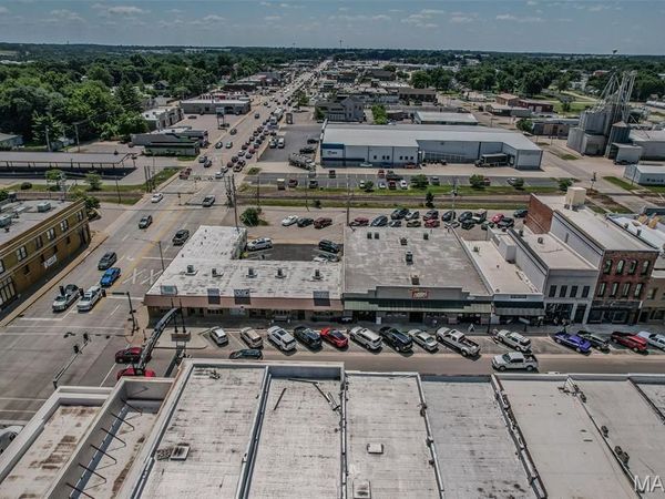 104 W Commercial Street, Lebanon, MO 65536