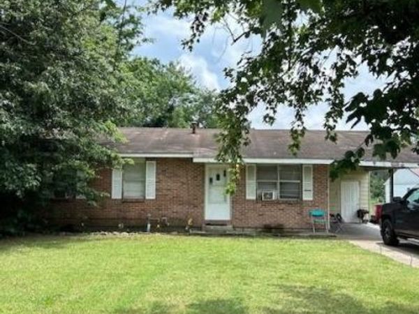 1205 W Murray Lane, Sikeston, MO 63801