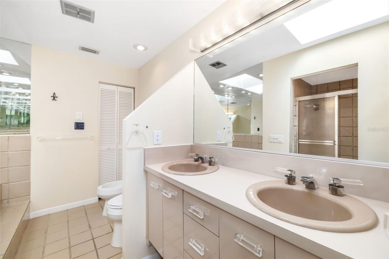 546a Beach Road, Unit A544, Sarasota, FL 34242 Photo