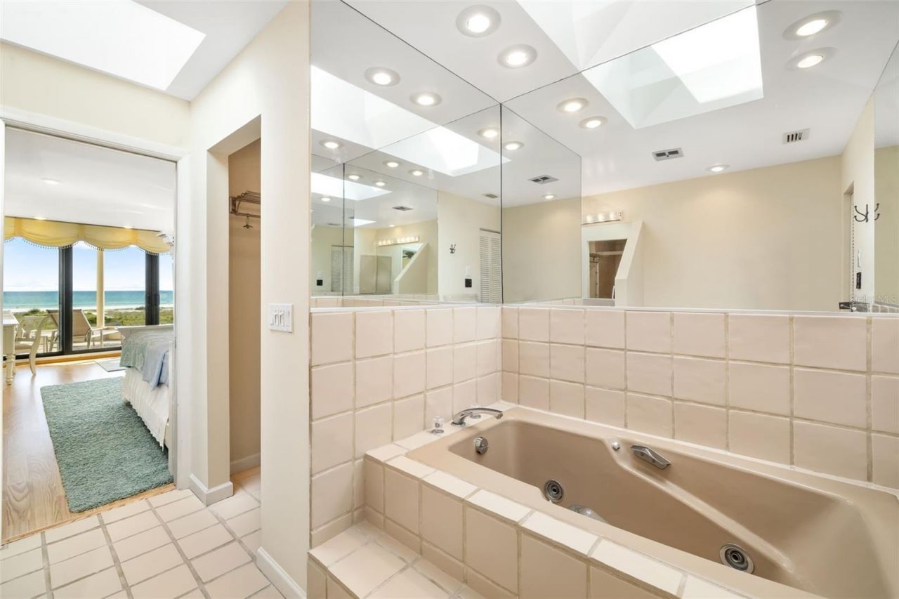 546a Beach Road, Unit A544, Sarasota, FL 34242 Photo